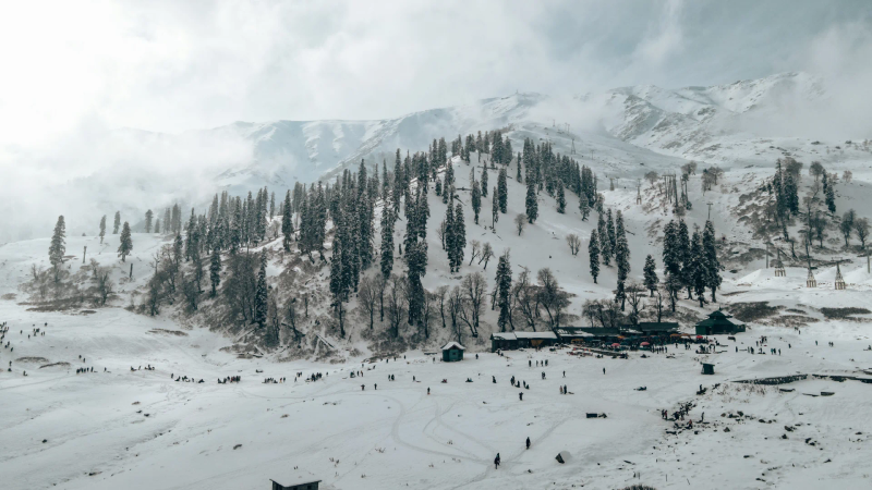 Beautiful Kashmir landscape - Plan your adventure with Trogon Holidays